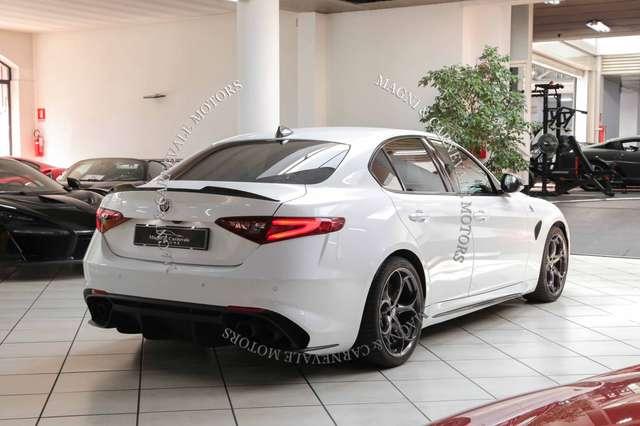 Alfa Romeo Giulia QUADRIFOGLIO|SPECIAL PAINT|HARMAN/KARDON|19''|