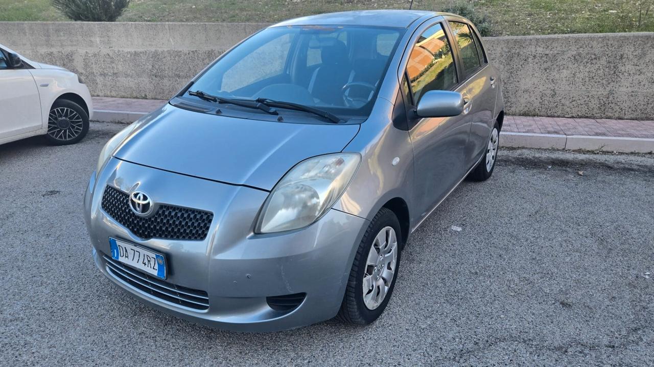 Toyota Yaris 1.0 5 porte Sol