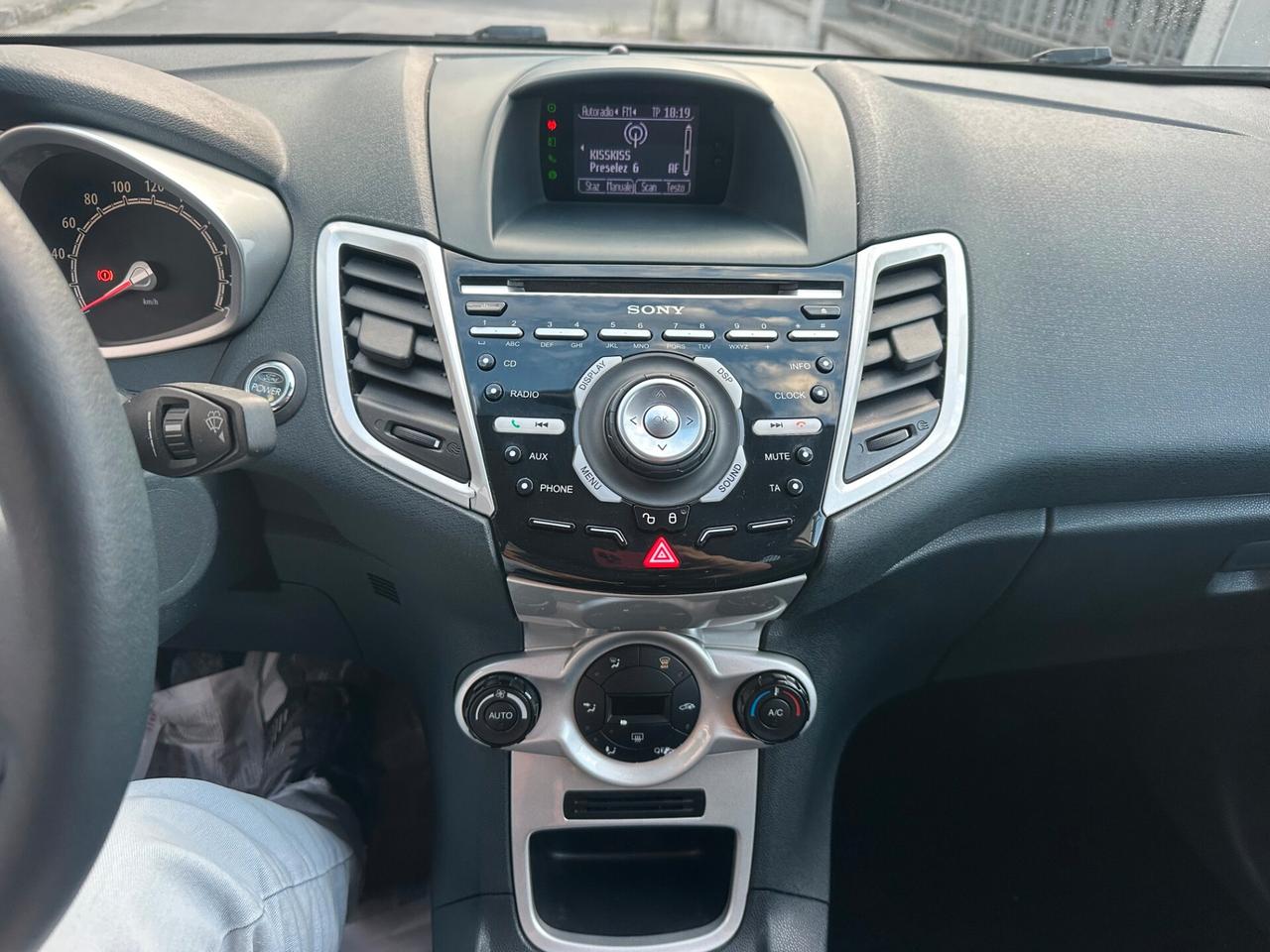 Ford Fiesta 1.2 Gpl 82 Cv Titanium 2012