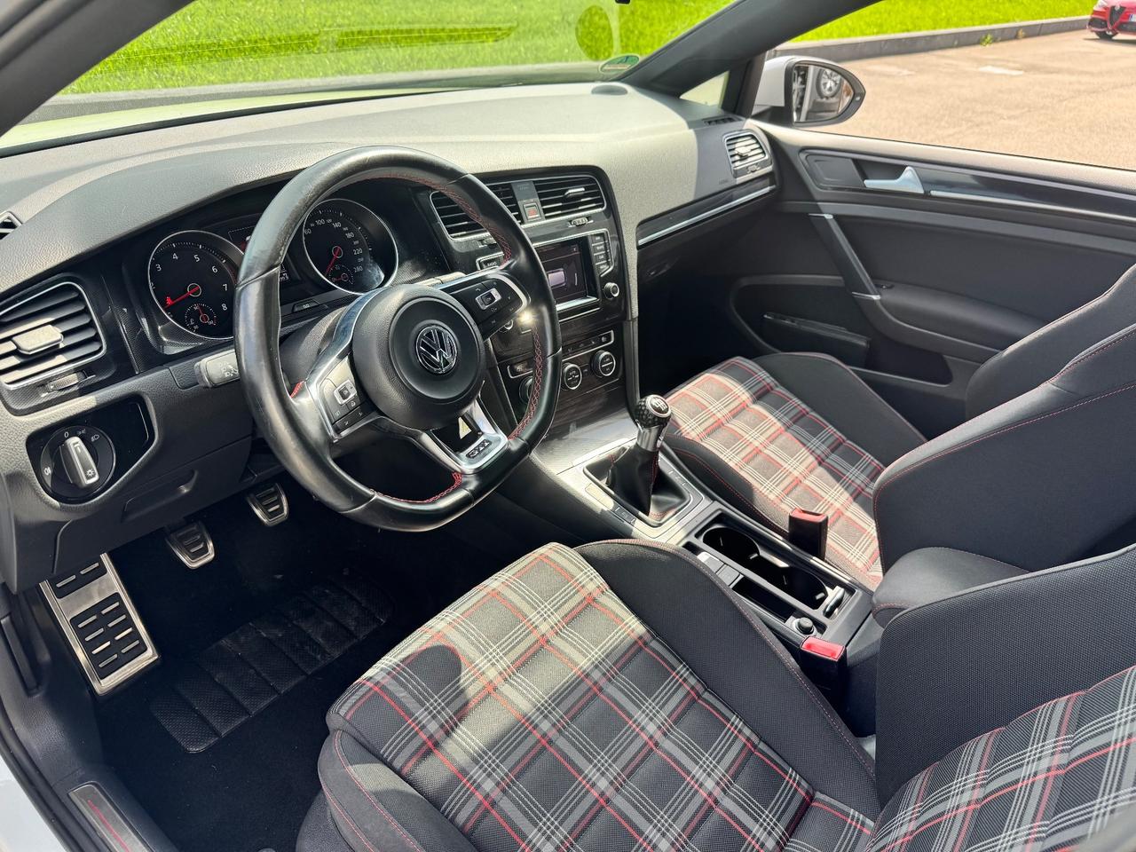Volkswagen Golf GTI 2.0