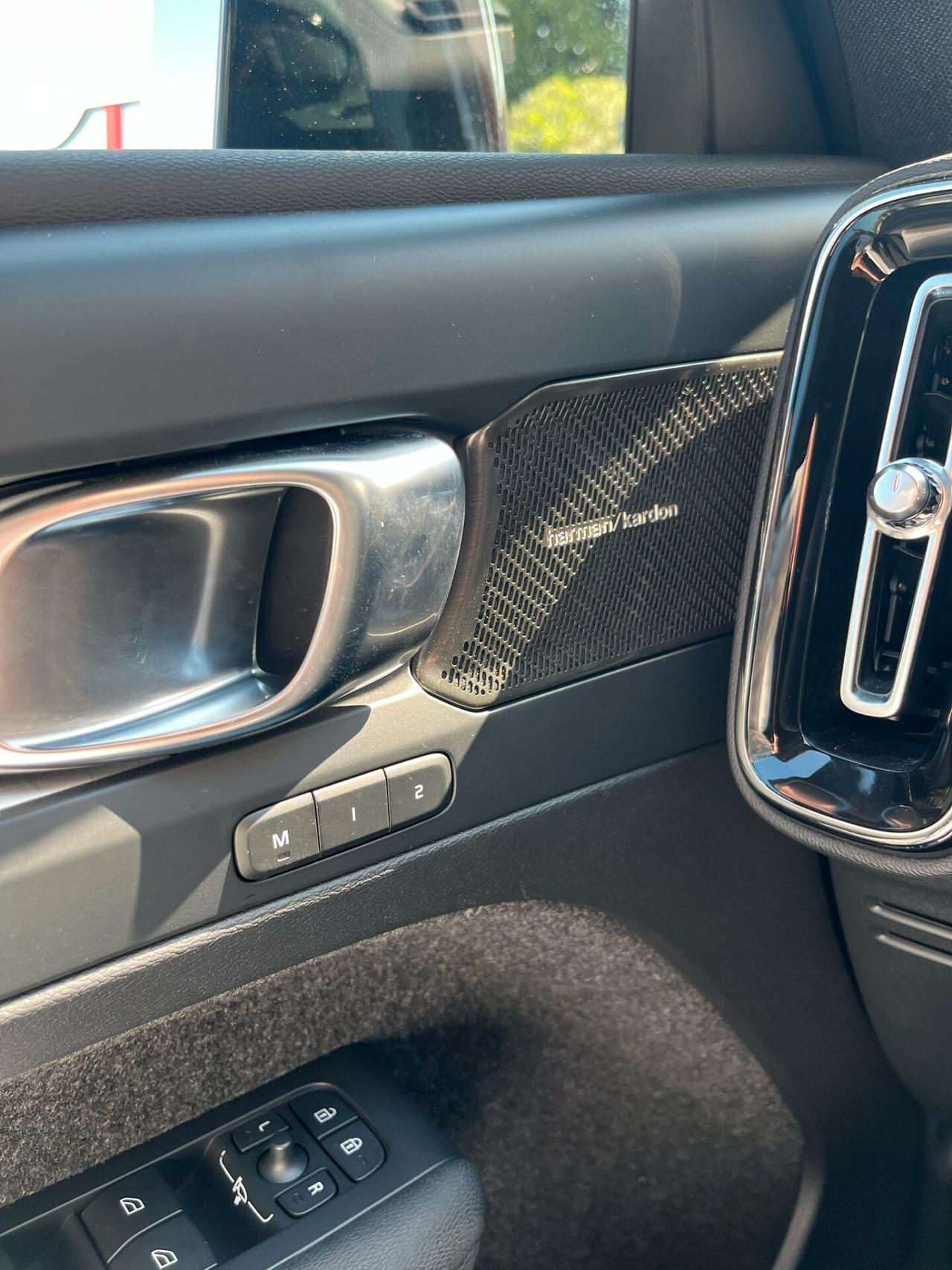 Volvo XC40 B4 AWD automatico Ultimate Dark