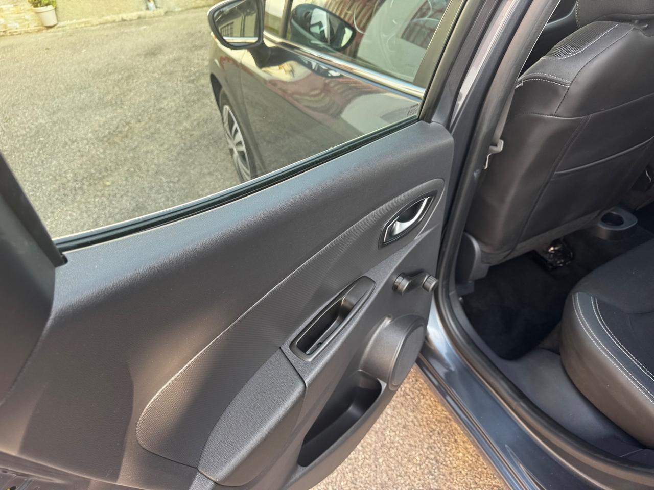 Renault Clio TCe 90 CV GPL 5 porte neopatentati