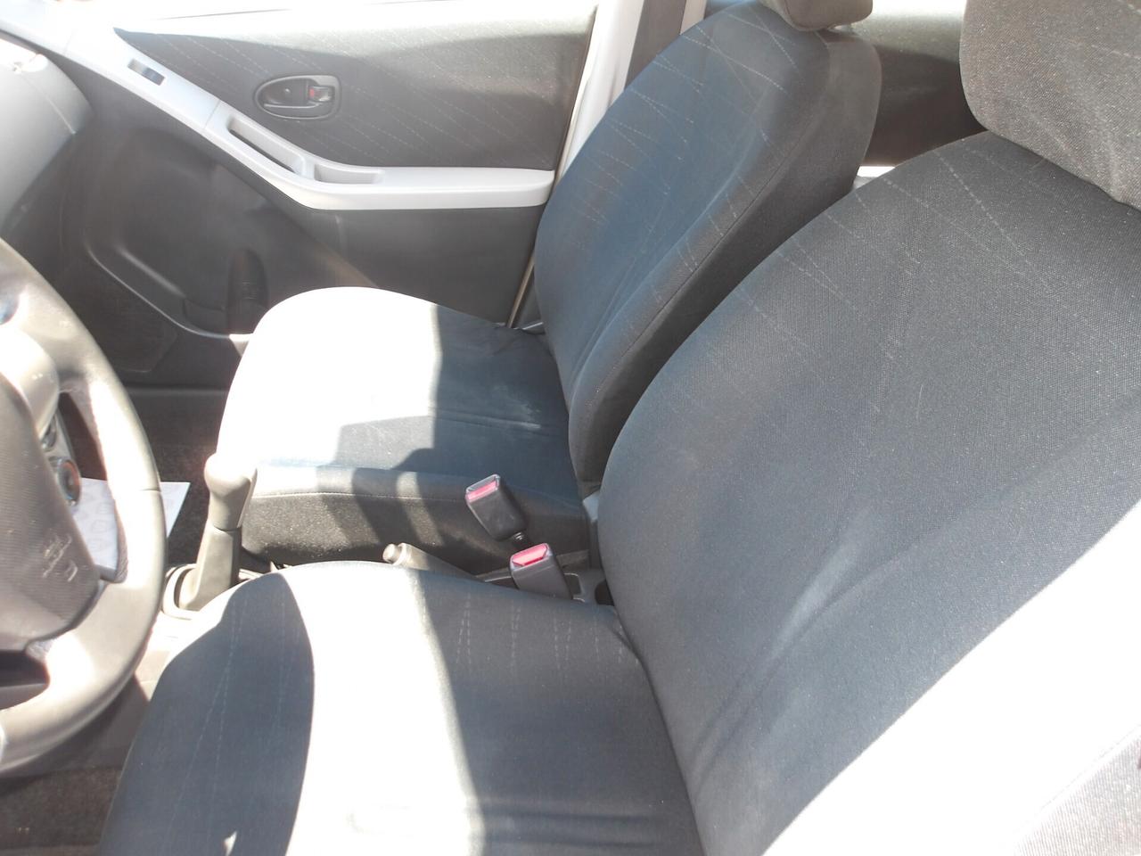 TOYOTA YARIS 1.0 BENZ-2008