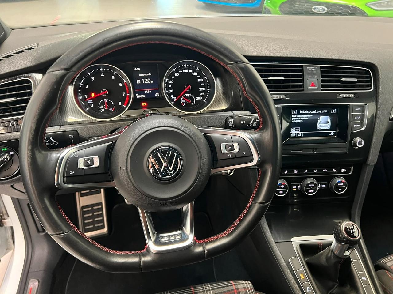 Volkswagen Golf GTI Performance 2.0 TSI 3p. 230cv