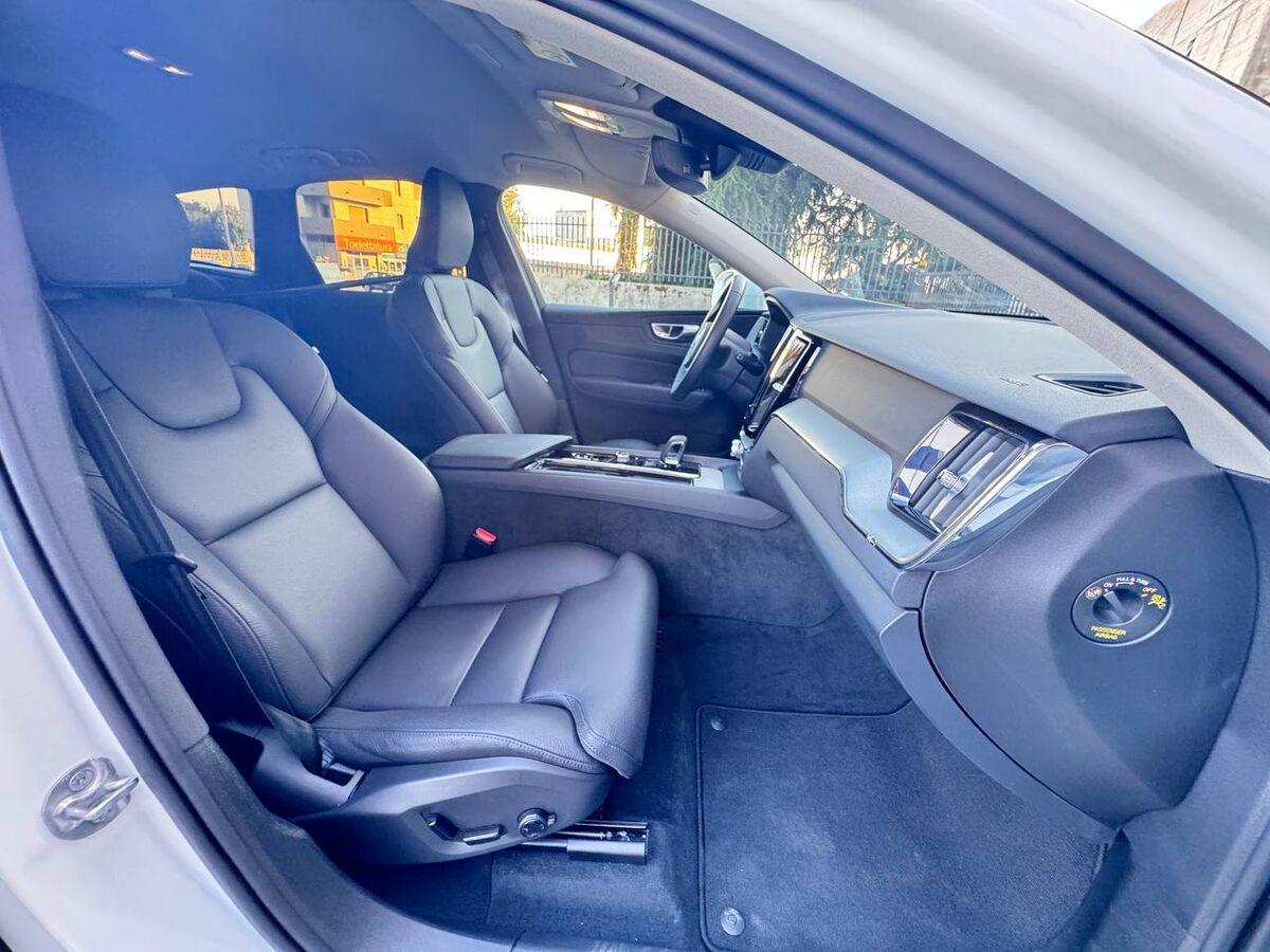 Volvo XC60 2.0 b4 Core awd auto