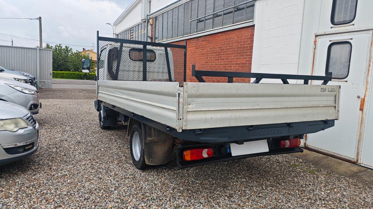 Nissan Cabstar 120.35 3.0 Tdi PM-RG Cabinato L