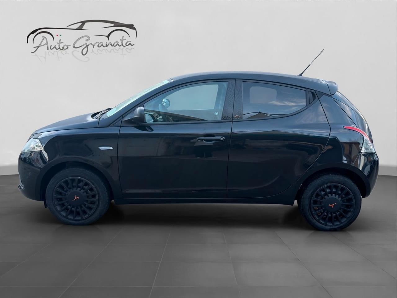 Lancia Ypsilon 1.2 69cv GPL Ecochic Black and Noir
