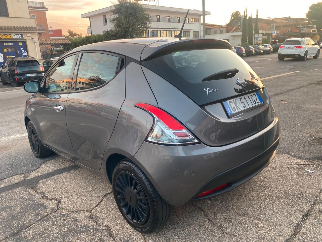 LANCIA Ypsilon 1.0 hybrid 70Cv 5posti SILVER