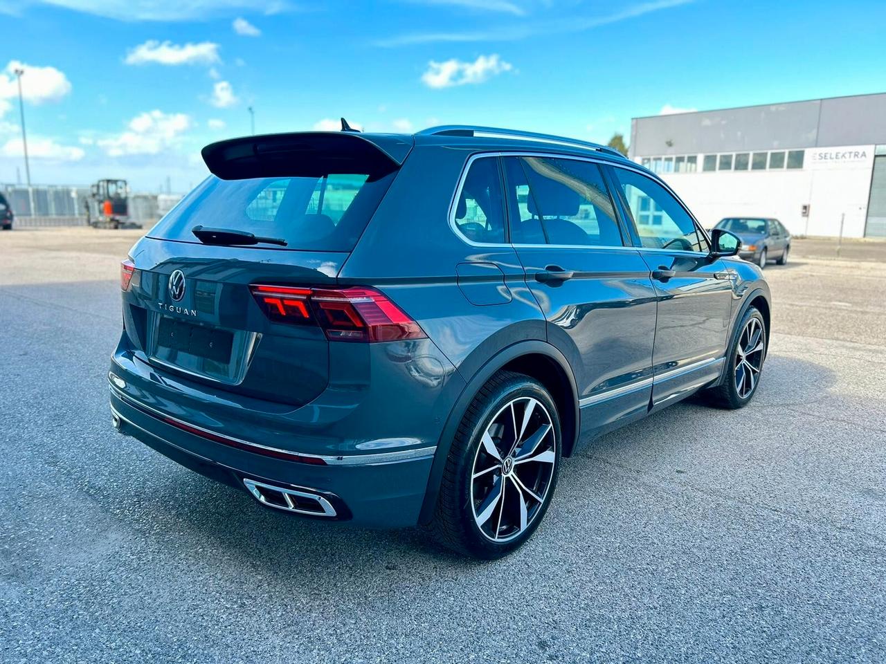 Volkswagen Tiguan 2.0 TDI 150 CV DSG R-Line IVA ESPOSTA