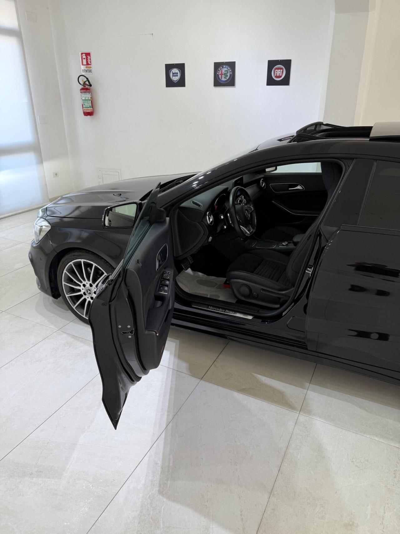 CLA 220 D AUTOMATIC PREMIUM TOTAL BLACK