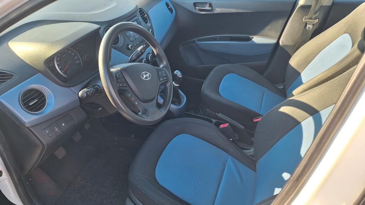 Hyundai i10 1.0 Login NEOPATENTATI