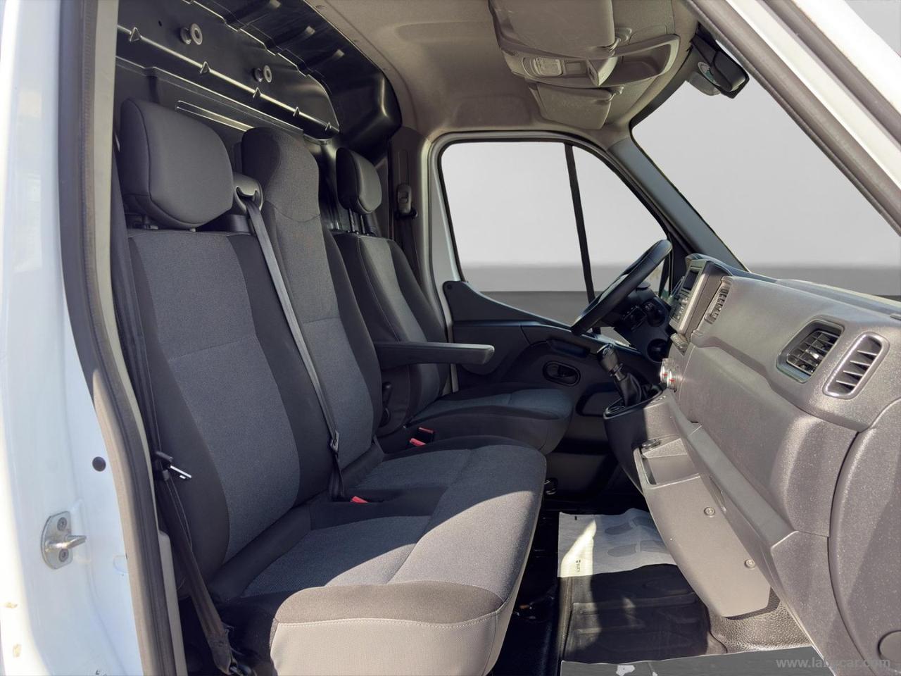 Master T28 2.3dCi135 PC-TM Furg. Ice