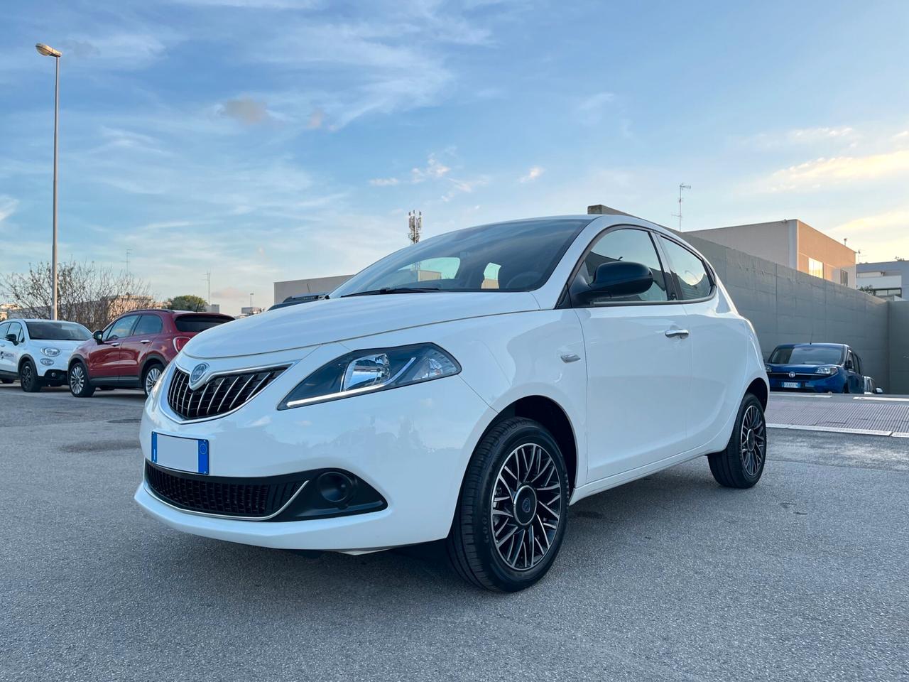 Lancia Ypsilon 1.0 FireFly 5 porte S&S Hybrid Platino Km0