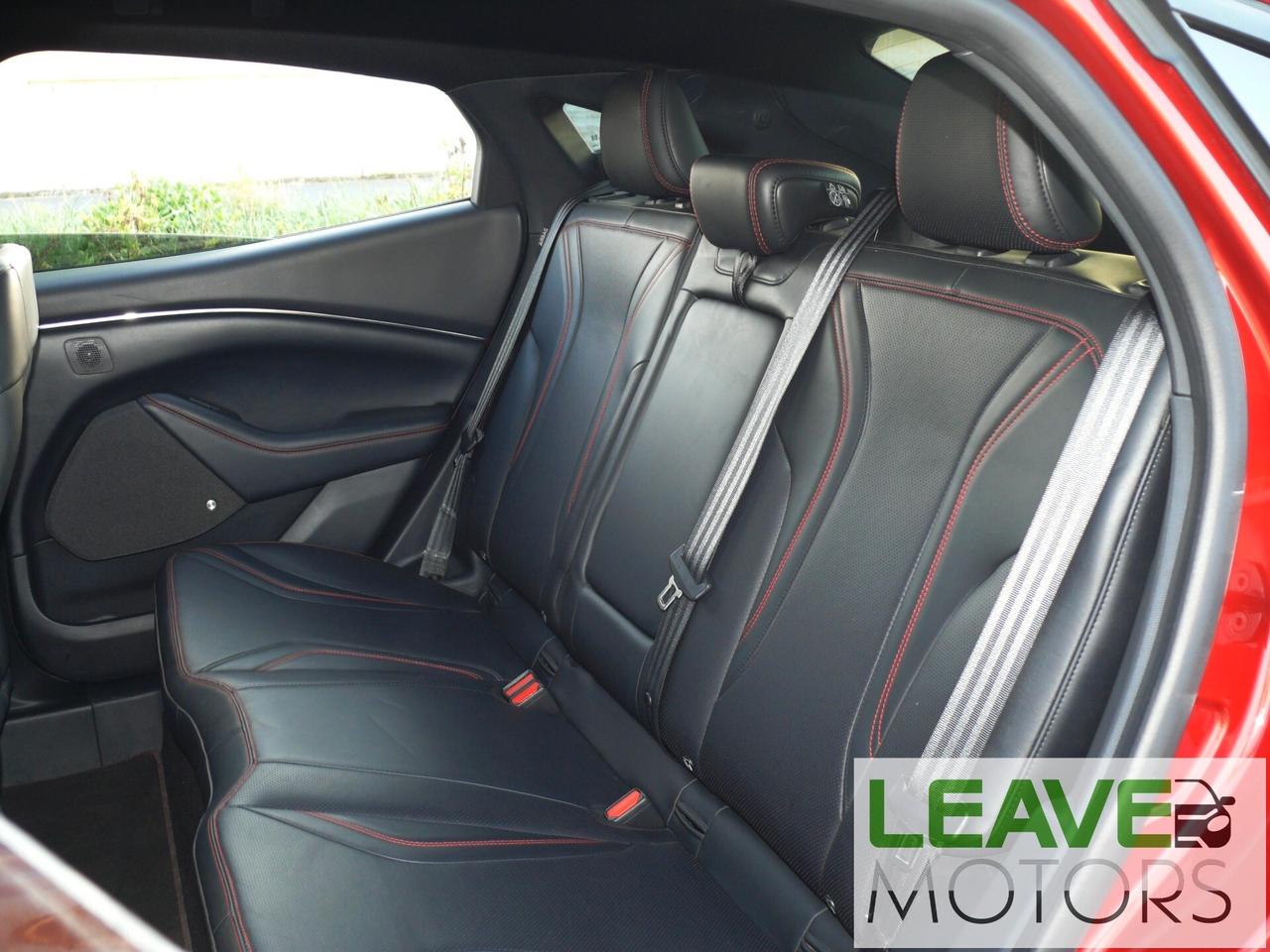 Ford Mustang Mach-E AWD 351 CV (M1483)