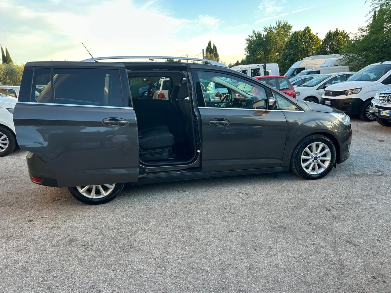 Ford C-Max7 1.5 TDCi 120CV 7 Posti Gancio Traino
