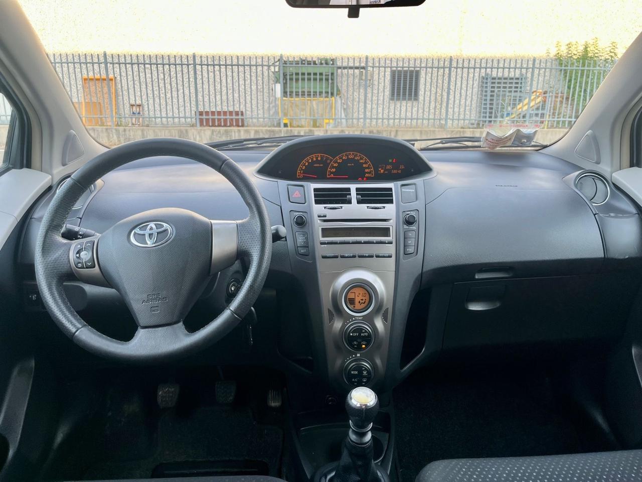 Toyota Yaris 1.3benz 2011 58.000km perfetta per neopatentati