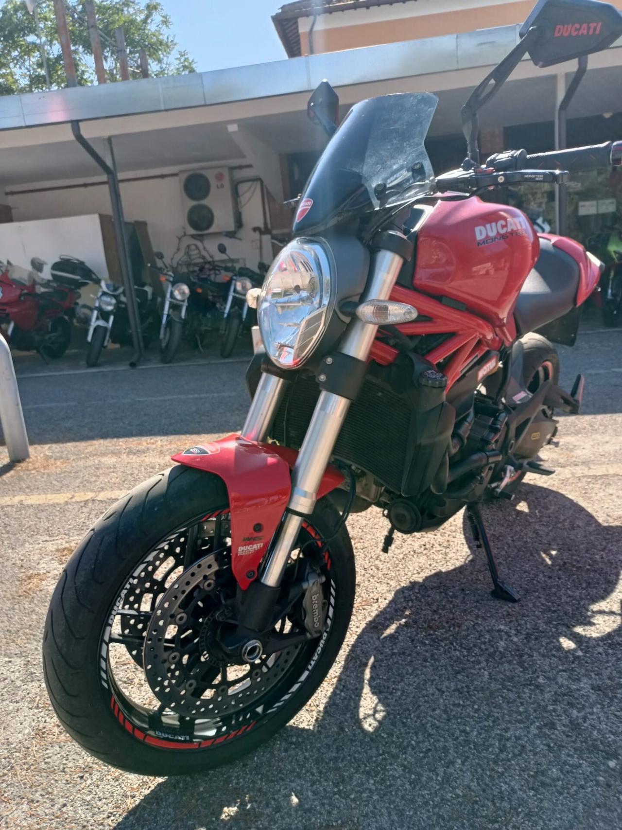 Ducati Monster 821 RED