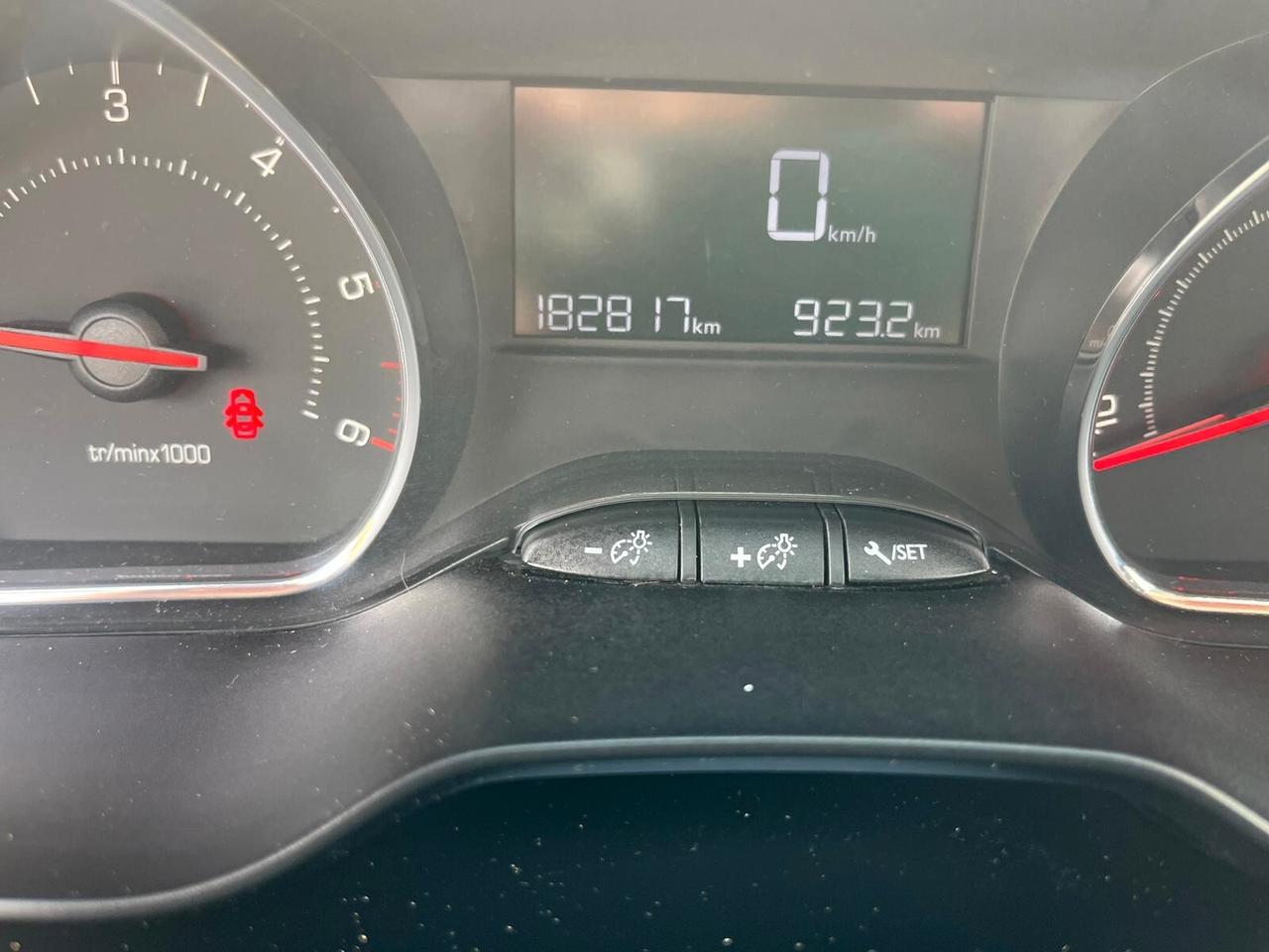 Peugeot 208 1.4hdi NEOPATENTATI CHIAMA 2013