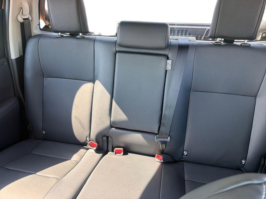 Toyota Hilux 2.8 d-4d 48V double cab Invincible auto