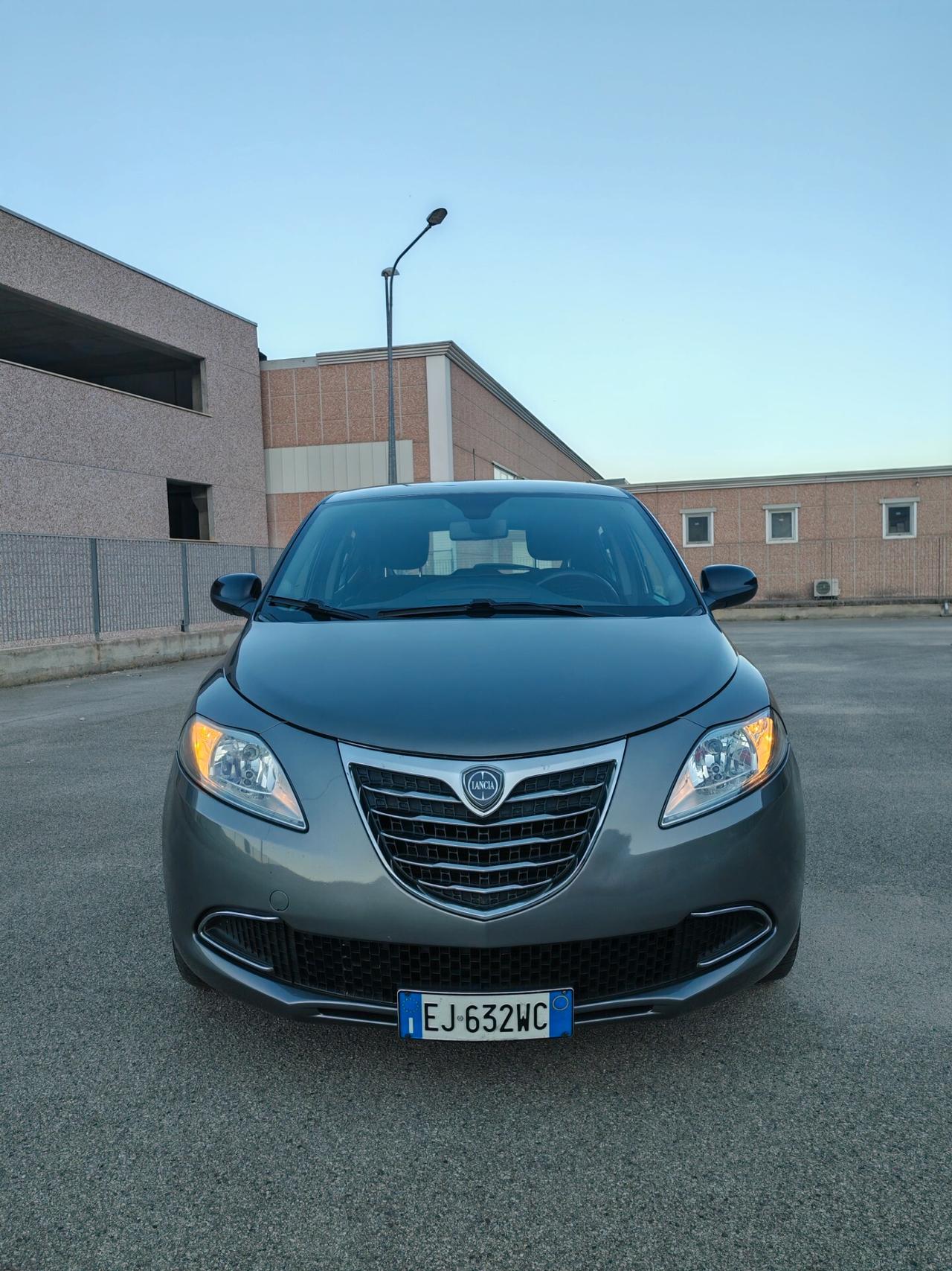Lancia Ypsilon 1.2 69 CV Platinum