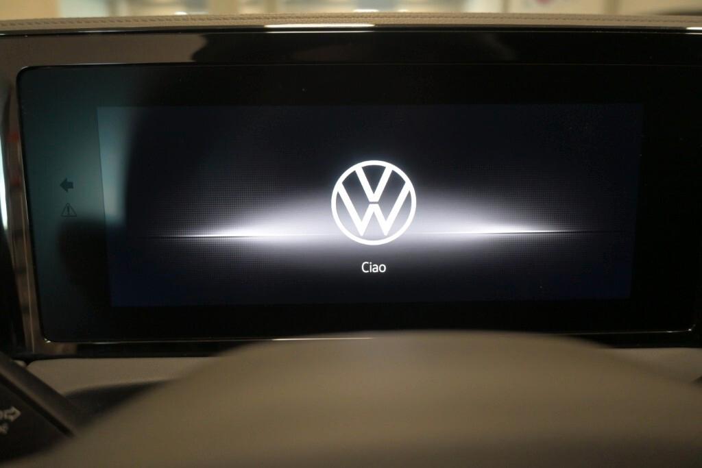 VOLKSWAGEN TIGUAN NEW 2.0 TDI 150CV DSG SCR R LINE ( FARI IQ LIGHT - ADAPTIVE CRUISE - AMBIENT LIGHT - DIGITAL COCKPIT - APP CONNECT - PARK ASSIST - TELECAMERA POST. - CERCHI 19 )