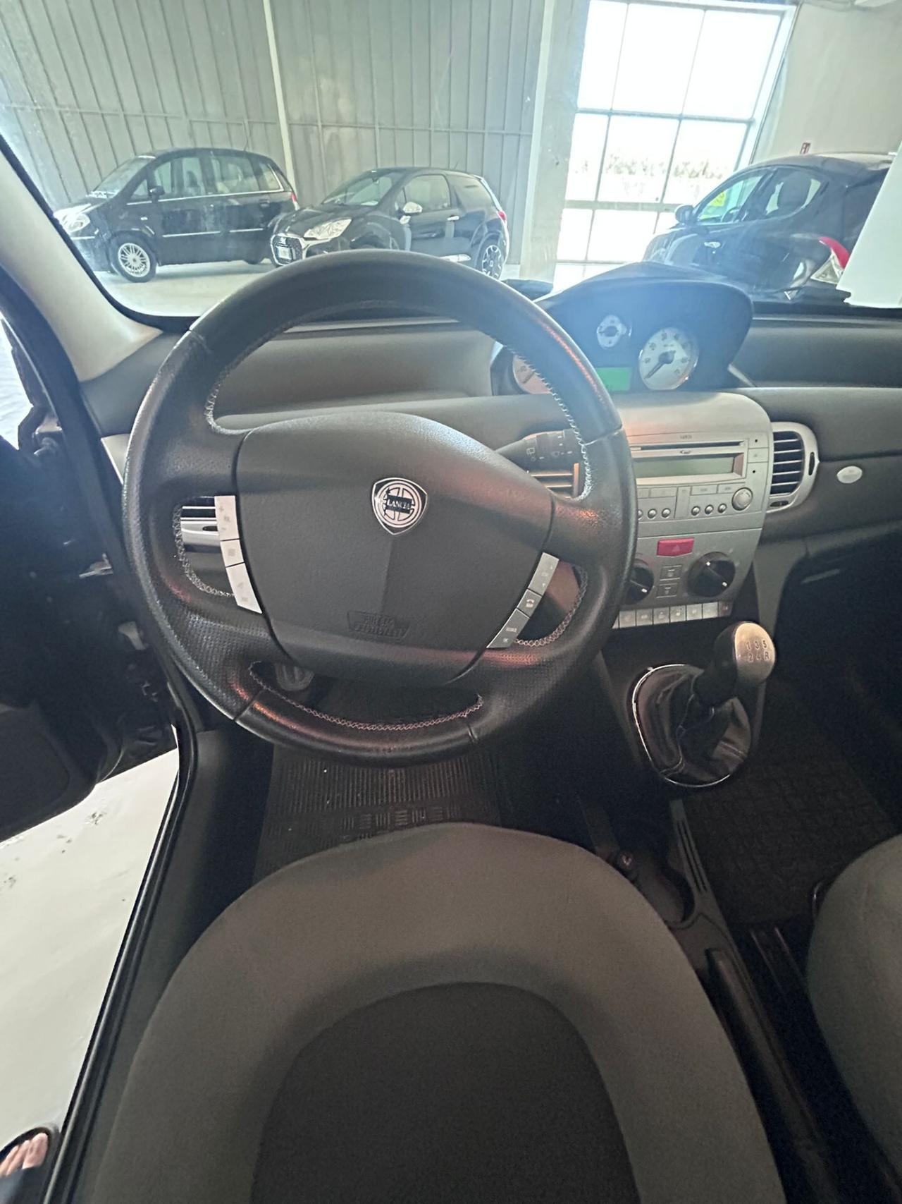 Lancia Ypsilon 1.3 MJT 90 CV Platino