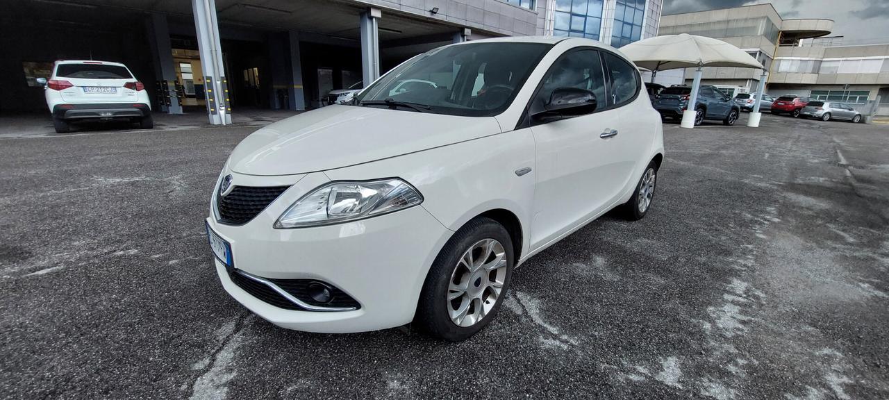 Lancia Ypsilon 1.2 69 CV 5 porte Gold