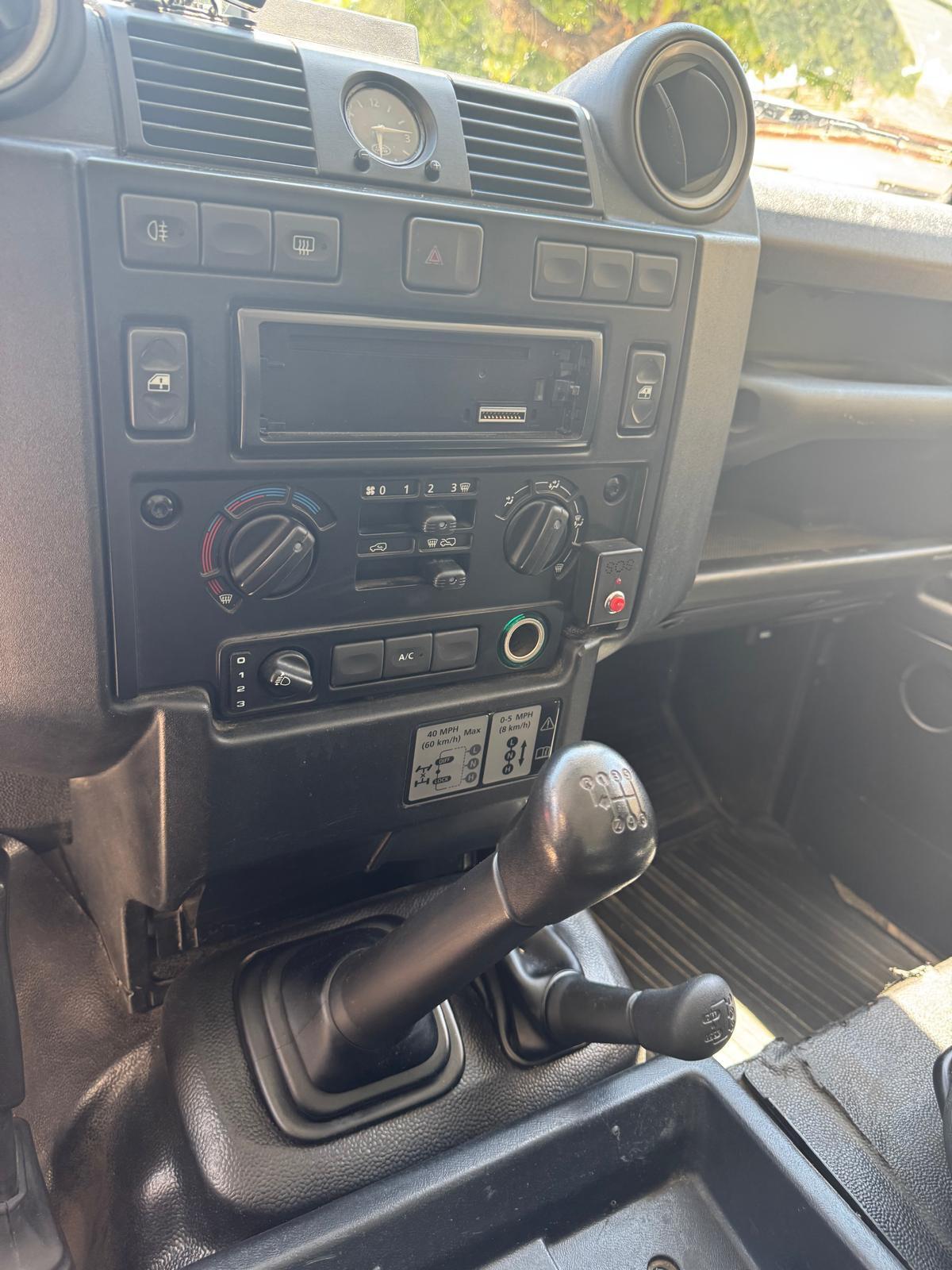 Land Rover Defender 90 2.2 TD4 Station Wagon SE N1
