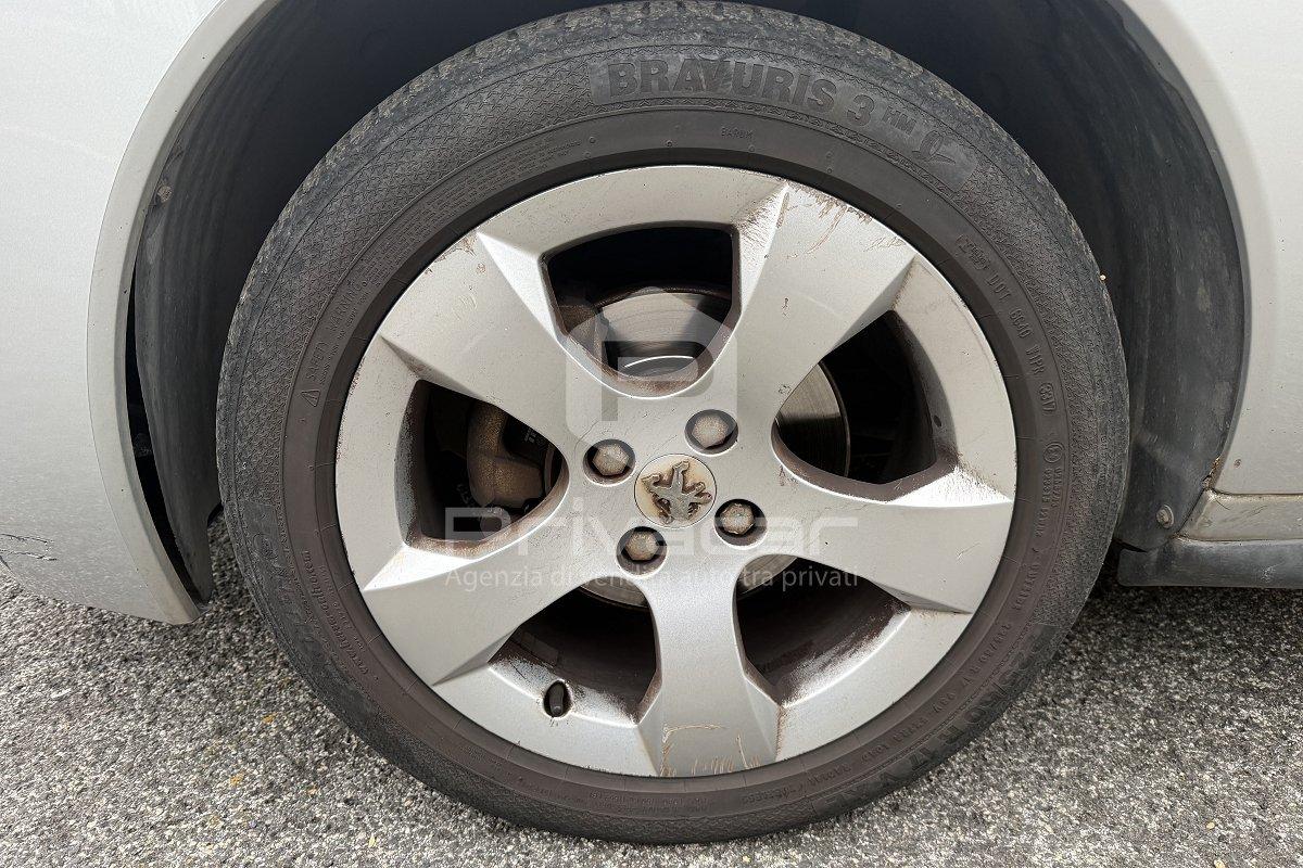 PEUGEOT 3008 1.6 e-HDi 115CV cambio robotizzato Stop&Start Active