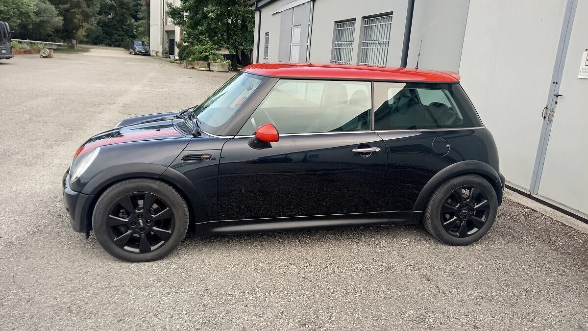 Mini Cooper 1.4 d -