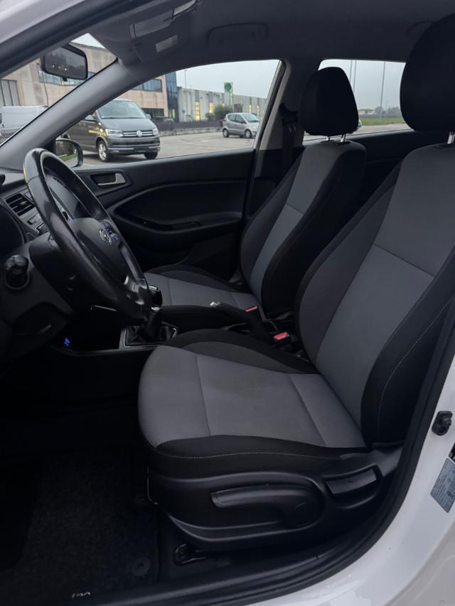 HYUNDAI i20 1.2 84 CV 5 porte Blackline