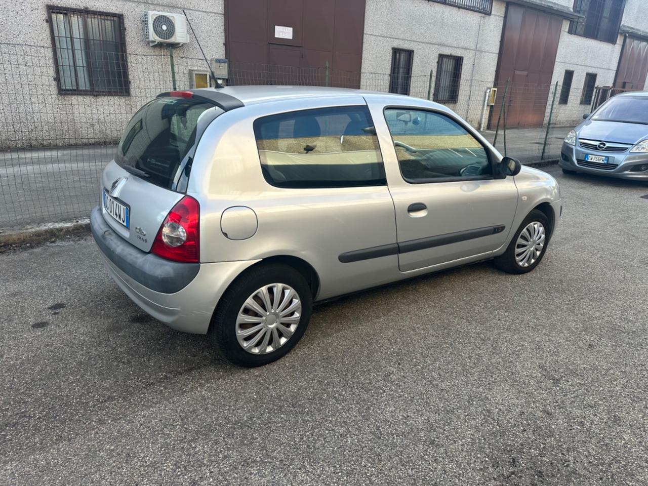 Renault Clio 1.2 16V 3 porte Dynamique