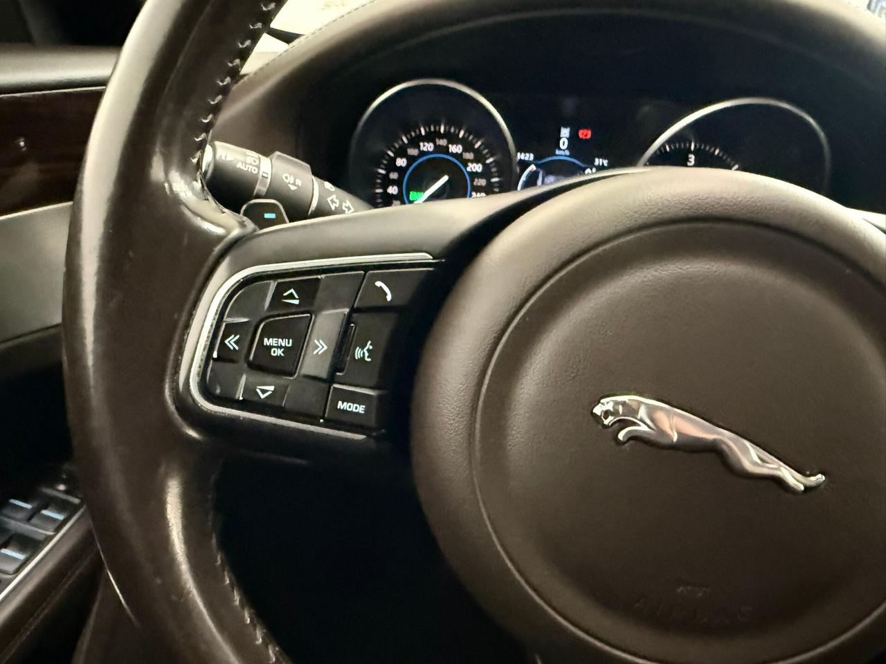 Jaguar XF 2.0 D 180 CV aut. Prestige