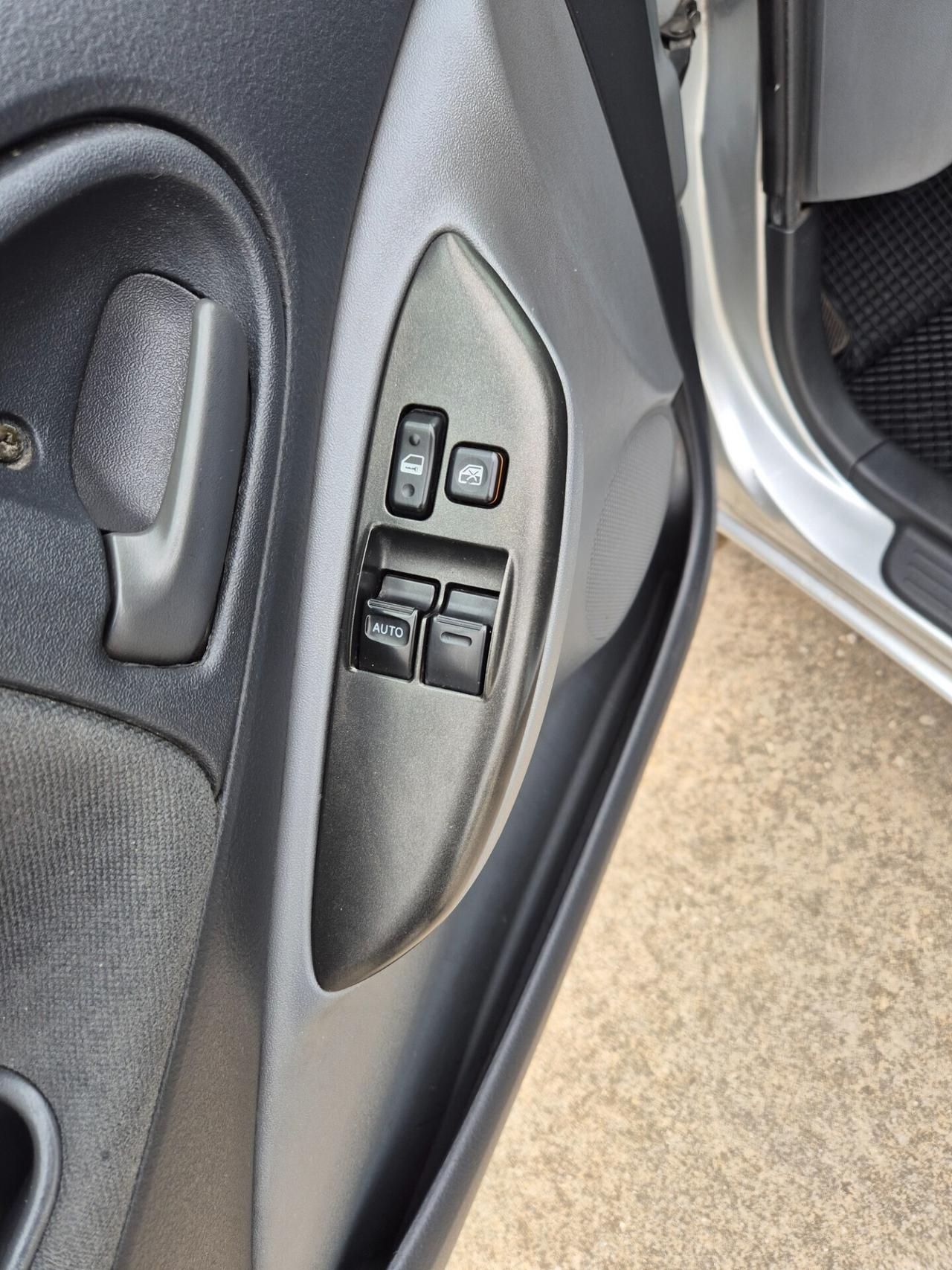 Toyota Yaris 1.0i 16V cat 5 porte neopatentati