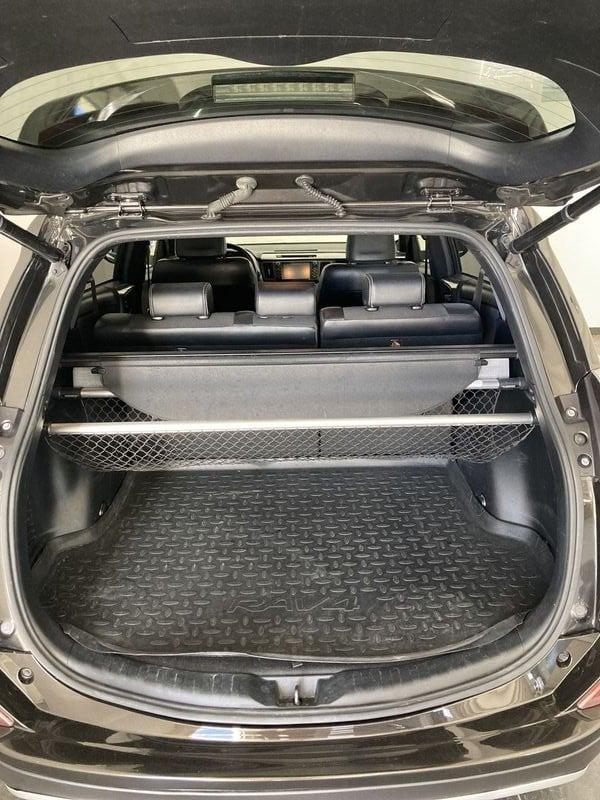 Toyota RAV4 Rav4 2.0 d-4d Lounge 2wd mt my17