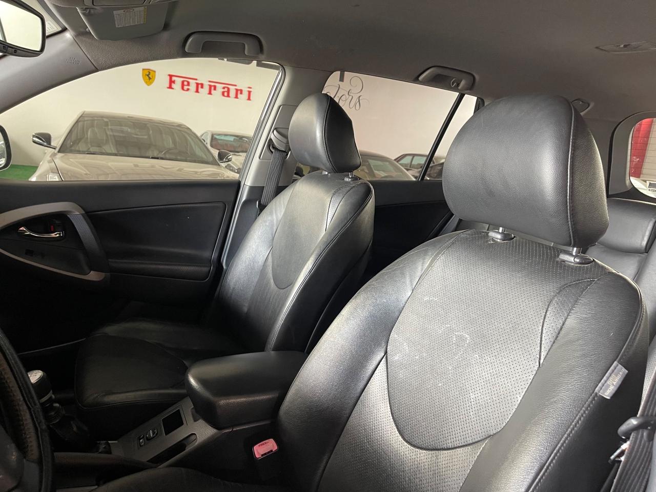 Toyota RAV4 2.2 D-4D 177 CV PERMUTE RATE