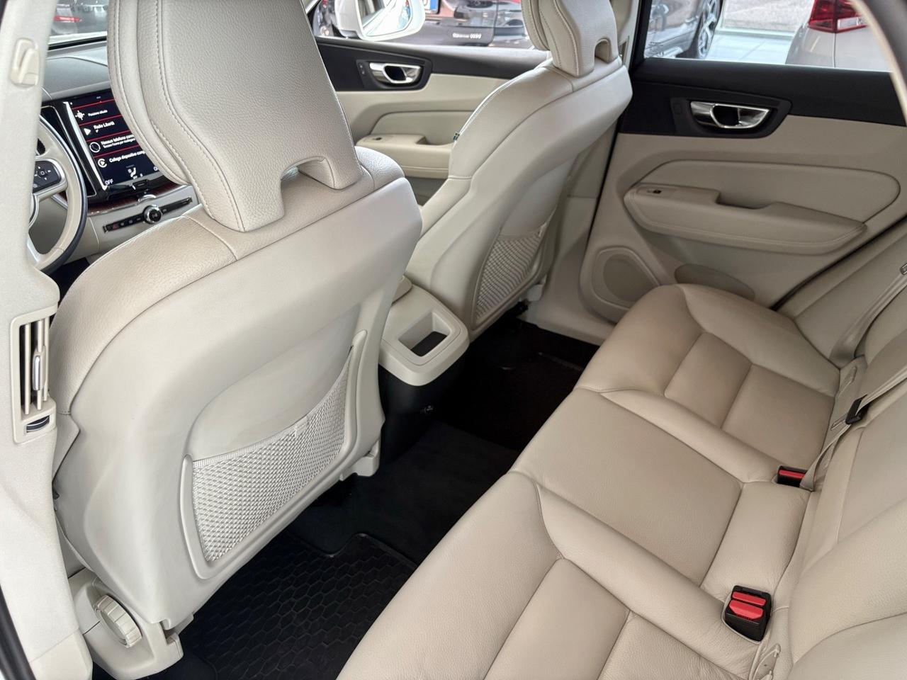 Volvo XC 60 B4 (d) AWD Geartronic Momentum Pro