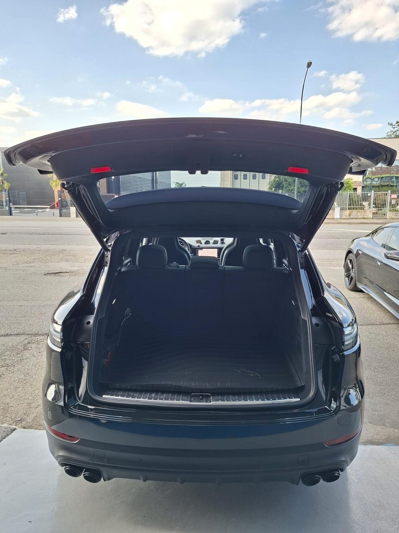 Porsche Cayenne 3.0 V6 E-Hybrid Platinum Edition