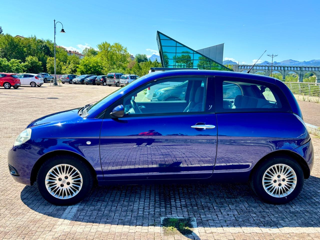 Lancia Ypsilon 1.3 MJT 90 CV Platino Catena nuova