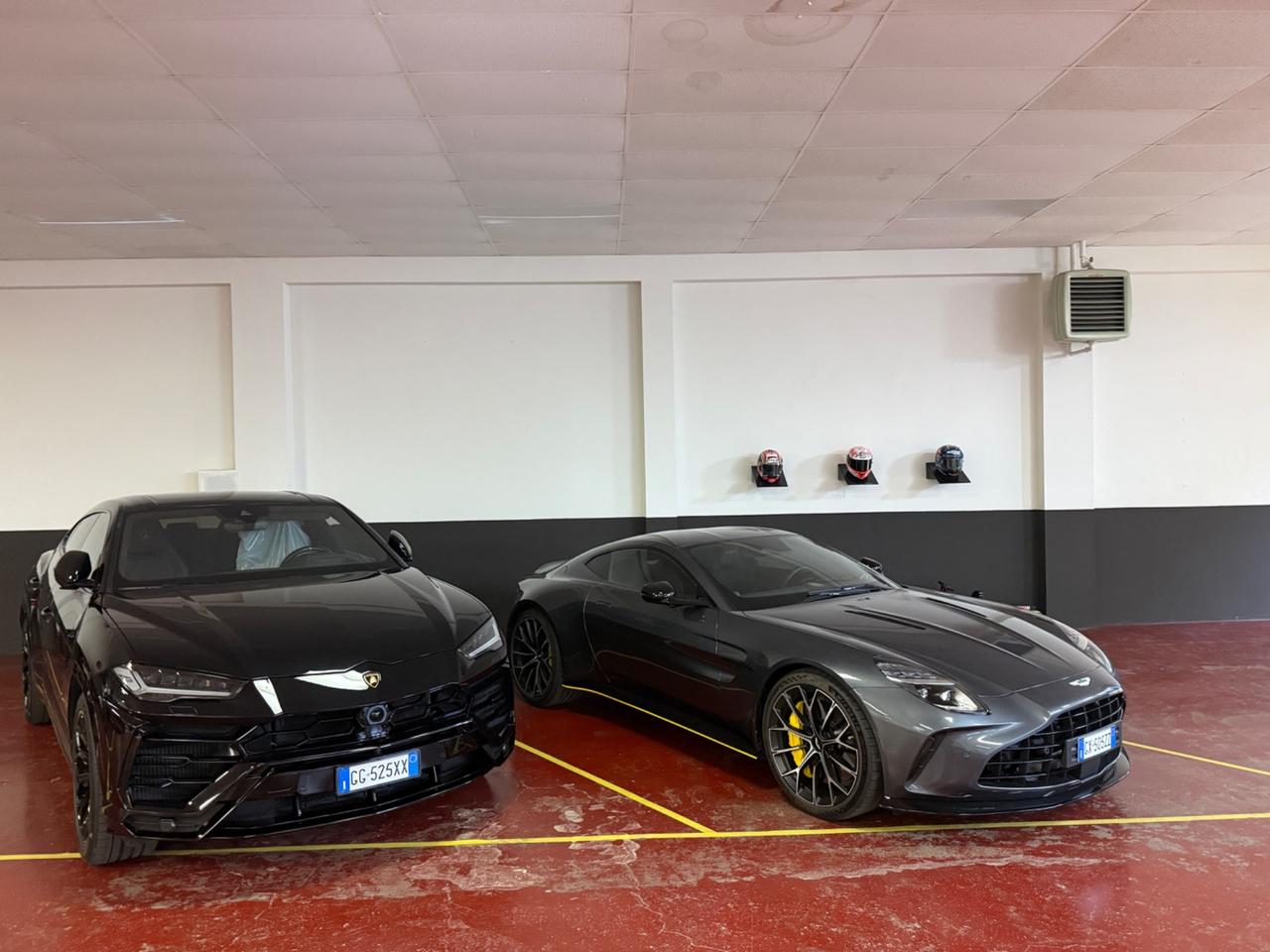 Aston Martin Vantage Coupé-con iva prezzo top.