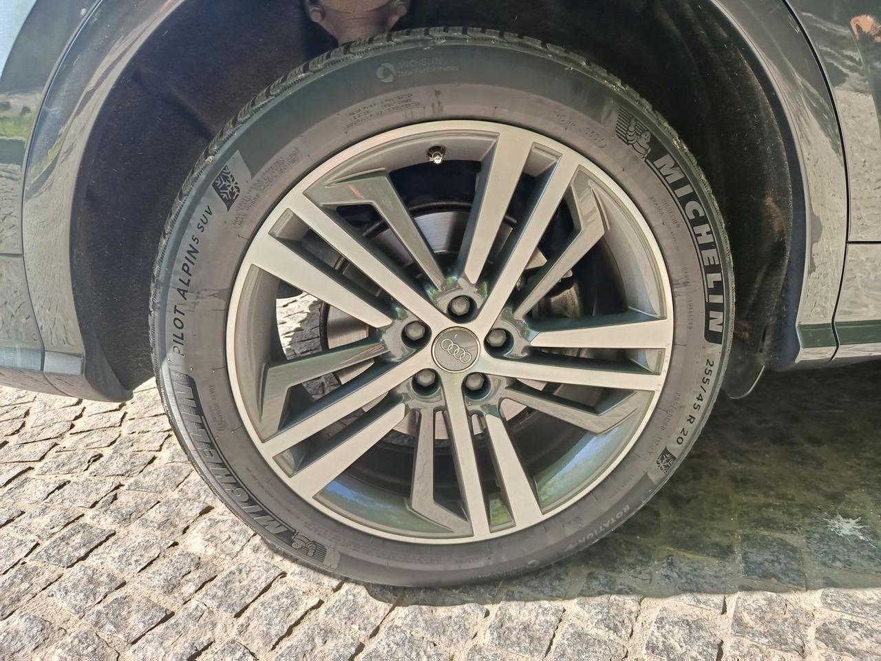 Audi Q5 S Line Plus 2.0 40 TDI #10559