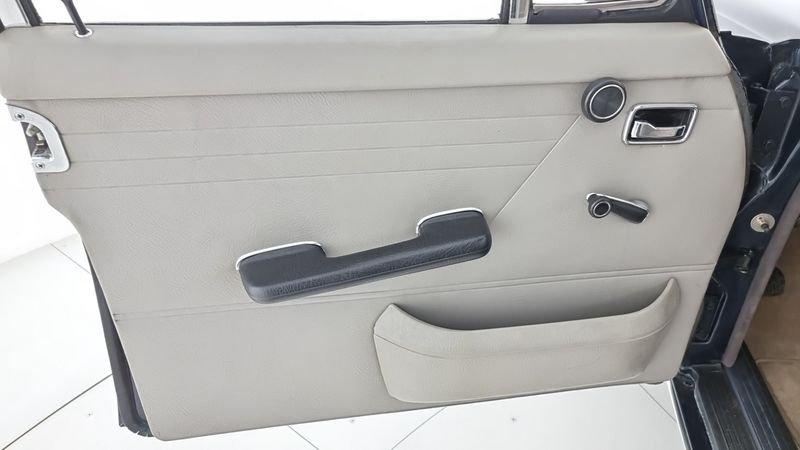Mercedes-Benz W115 200 200 8 - condizioni impeccabili