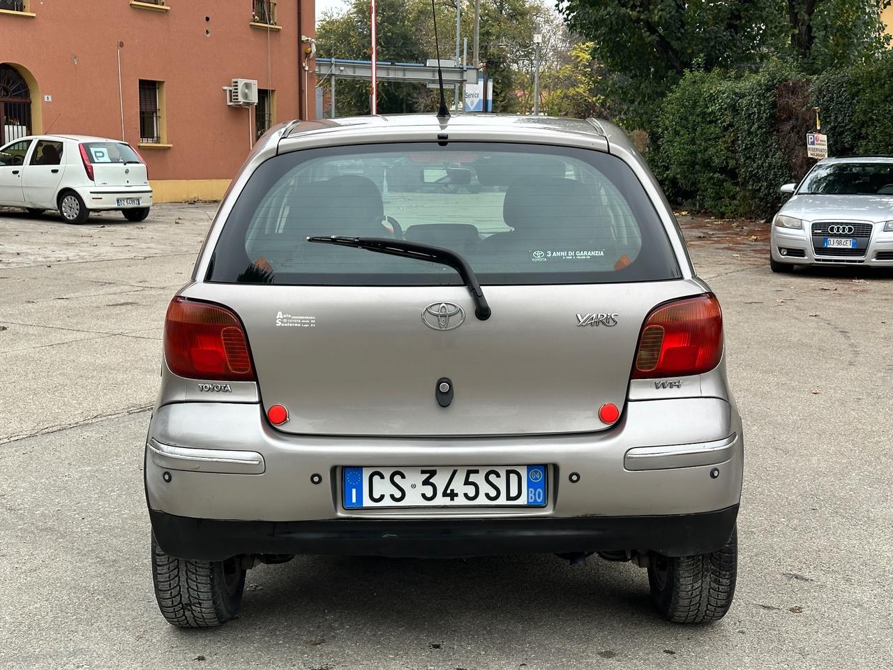 Toyota Yaris 1.0i 16V cat 5 porte Sol