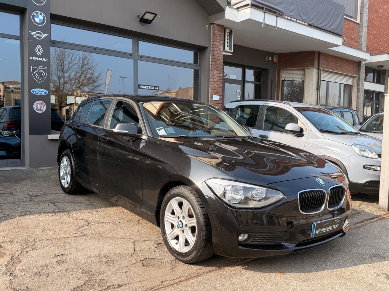 Bmw 118 118d 5p. Unique