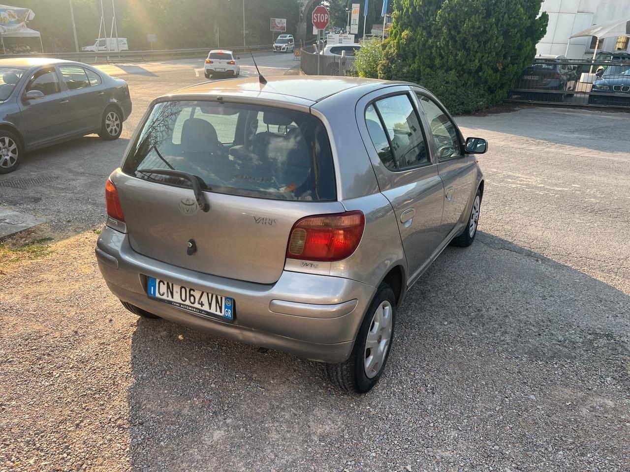 Toyota Yaris 1.0 5 porte