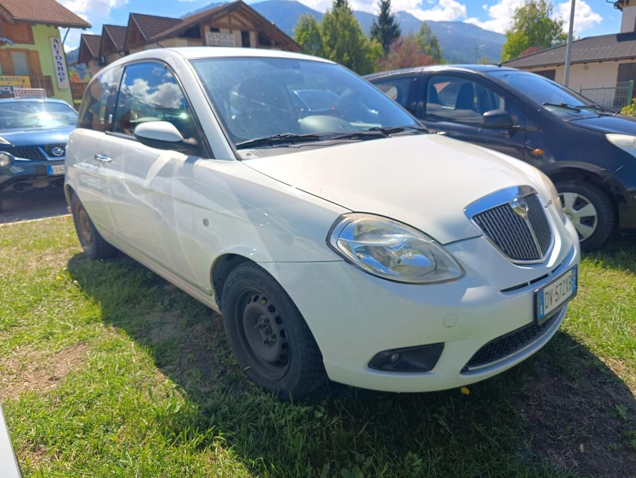 Lancia Ypsilon 1.4 Platino Ecochic GPL