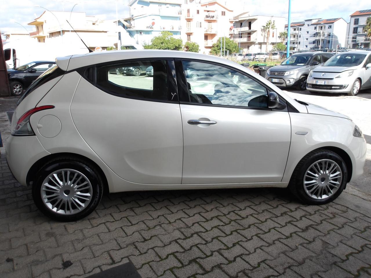 Lancia Ypsilon 5 Porte Ypsilon 1.2 8v Silver s&s 69cv