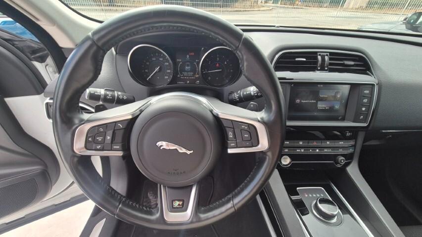 Jaguar F-Pace 2.0 D 180 CV AWD aut. R-Sport - 2016