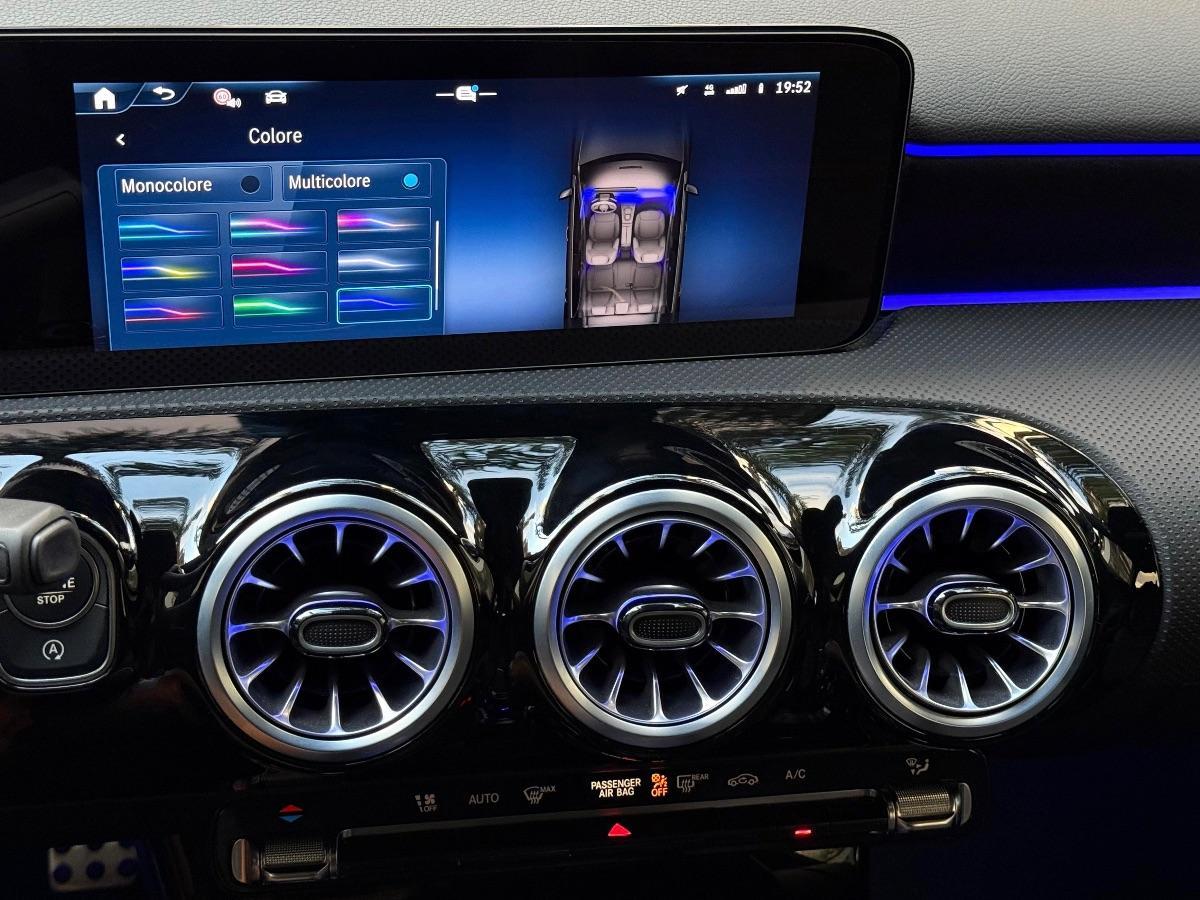 New Mercedes-Benz Classe A 200d Premium AMG Night Editon 150CV