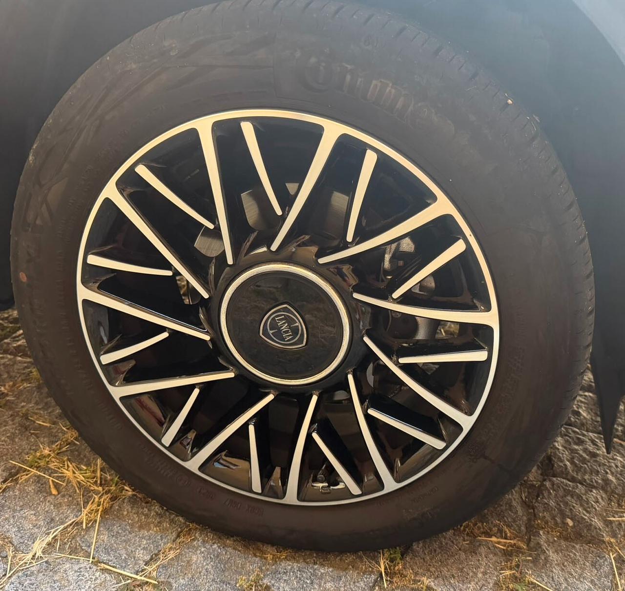 Lancia Ypsilon 1.0 FireFly 5 porte S&S Hybrid Alberta Ferretti
